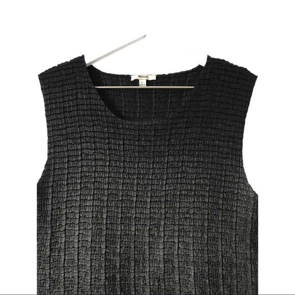 EUC Nicola black micropleated sleeveless blouse L - Picture 2 of 4
